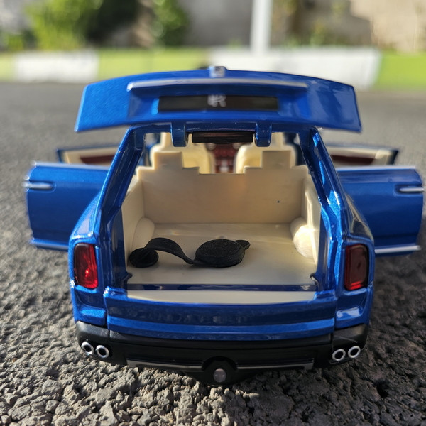 ماشین بازی مدل Rolls Royce Cullinan دودزا و موزیکال