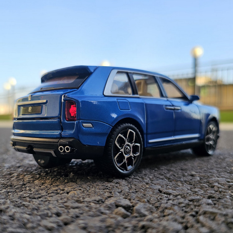 ماشین بازی مدل Rolls Royce Cullinan دودزا و موزیکال