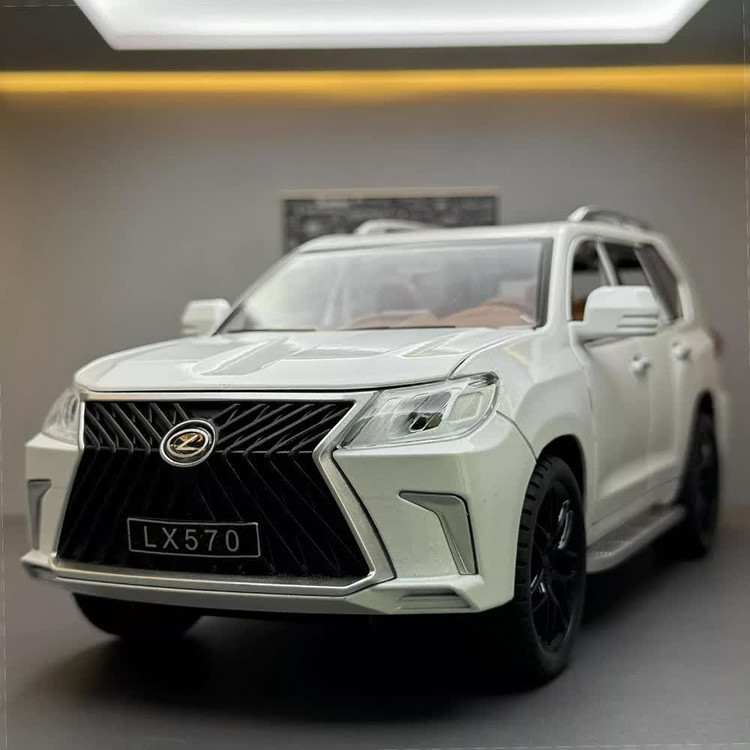 اسباب بازی ماشین فلزی لکسوس موزیکال چراغدار سایز بزرگ 1/18 رنگ سفید مدل Lexus LX570