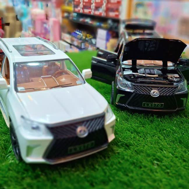 اسباب بازی ماشین فلزی لکسوس موزیکال چراغدار سایز بزرگ 1/18 رنگ سفید مدل Lexus LX570