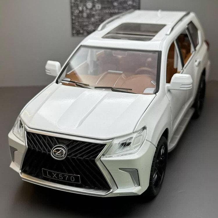 اسباب بازی ماشین فلزی لکسوس موزیکال چراغدار سایز بزرگ 1/18 رنگ سفید مدل Lexus LX570